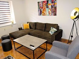 Large Holiday Apartment With a Garden in Stepnica