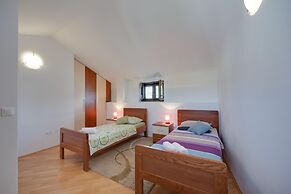 Holiday Home Ema in Tar - Vabriga