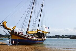 Charming Holiday Home Near the Beach, Locquemeau