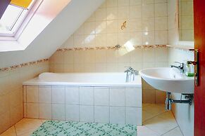 Holiday Home for 10 People, Close to the Lake