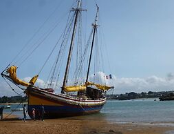 Comfortable Semi-detached House With Terrace