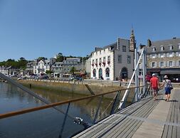Comfortable Semi-detached House With Terrace