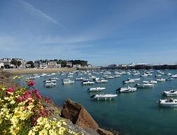 Comfortable Semi-detached House With Terrace