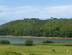 Comfortable Semi-detached House With Terrace