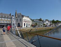 Comfortable Semi-detached House With Terrace