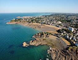 Comfortable Semi-detached House With Terrace