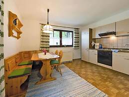 Apartment in Neuschonau at 300 m From the Lake