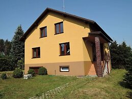 Big Holiday Home in a Quiet Location in Kolczewo