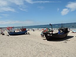 Big Holiday Home in a Quiet Location in Kolczewo