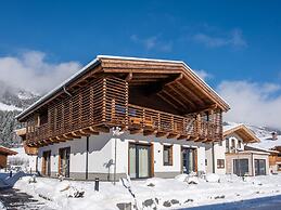 The Village - Chalet Farmhouse