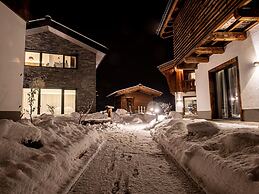 The Village - Chalet Farmhouse
