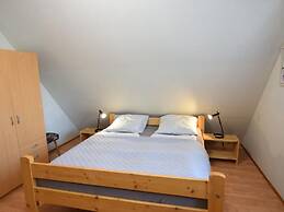 Holiday Home, Niesiolowice