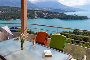 4-room-apartment With Lake View in Residence L'ecrin du Lac, Chorges