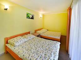 Spacious Holiday Home With Private Garden