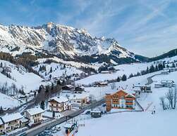 Landhaus Salzburg, Dienten