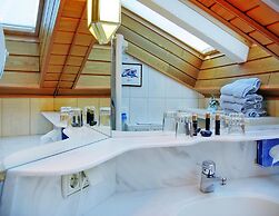 Landhaus Salzburg, Dienten