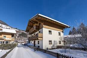 Apartment Johann in Wald im Pinzgau With Balcony