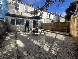 Bristol - 4 Beds - Sleeps 7 - For Groups - Garden