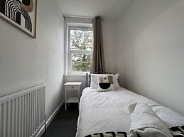 Bristol - 4 Beds - Sleeps 7 - For Groups - Garden