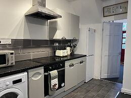 Bristol - 4 Beds - Sleeps 7 - For Groups - Garden