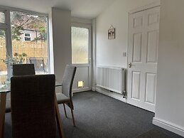 Bristol - 4 Beds - Sleeps 7 - For Groups - Garden