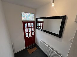 Bristol - 4 Beds - Sleeps 7 - For Groups - Garden