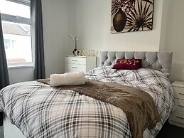 Bristol - 4 Beds - Sleeps 7 - For Groups - Garden