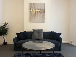 Bristol - 4 Beds - Sleeps 7 - For Groups - Garden