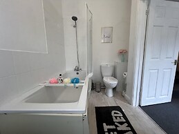 Bristol - 4 Beds - Sleeps 7 - For Groups - Garden