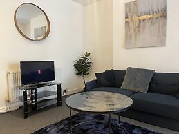 Bristol - 4 Beds - Sleeps 7 - For Groups - Garden