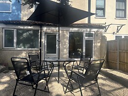 Bristol - 4 Beds - Sleeps 7 - For Groups - Garden