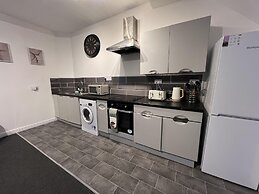 Bristol - 4 Beds - Sleeps 7 - For Groups - Garden