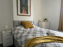 Bristol - 4 Beds - Sleeps 7 - For Groups - Garden