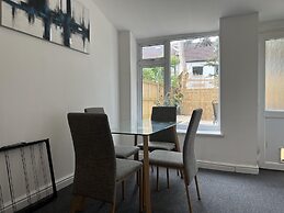 Bristol - 4 Beds - Sleeps 7 - For Groups - Garden