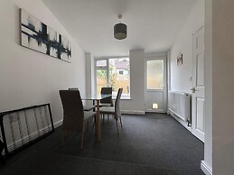 Bristol - 4 Beds - Sleeps 7 - For Groups - Garden