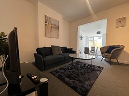 Bristol - 4 Beds - Sleeps 7 - For Groups - Garden