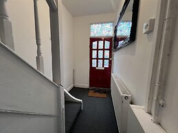 Bristol - 4 Beds - Sleeps 7 - For Groups - Garden