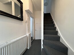 Bristol - 4 Beds - Sleeps 7 - For Groups - Garden