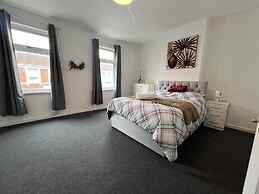 Bristol - 4 Beds - Sleeps 7 - For Groups - Garden