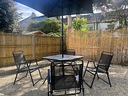 Bristol - 4 Beds - Sleeps 7 - For Groups - Garden