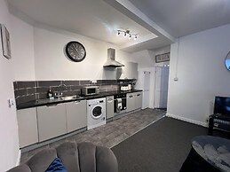 Bristol - 4 Beds - Sleeps 7 - For Groups - Garden