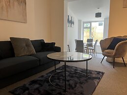 Bristol - 4 Beds - Sleeps 7 - For Groups - Garden