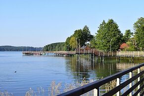 Holiday Home, Zuromino