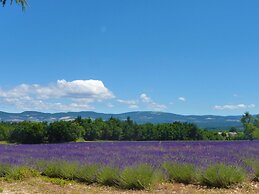 Nice Holiday Home With Private Pool in the Luberon Park, Grambois