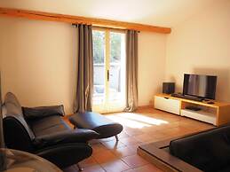 Nice Holiday Home With Private Pool in the Luberon Park, Grambois
