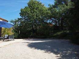 Nice Holiday Home With Private Pool in the Luberon Park, Grambois