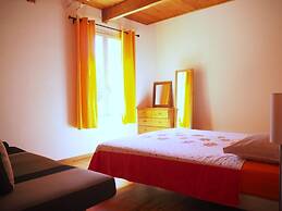 Nice Holiday Home With Private Pool in the Luberon Park, Grambois