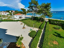 Apartments in House Liveric, in Vir at the Beach