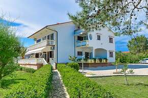 Apartments in House Liveric, in Vir at the Beach