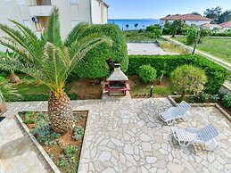 Apartments in House Liveric, in Vir at the Beach